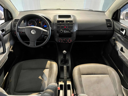 Imagem 13 de 14 de Volkswagen Polo Sedan 2009 1.6 Vht Total Flex 4p