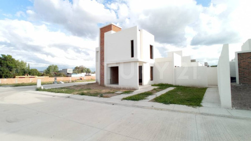 Casa En Venta En Espíritu Santo, San Juan Del Río, Querétaro.