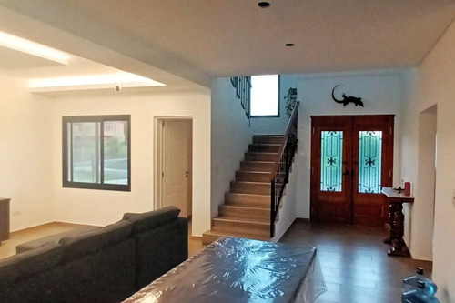 Casa Chalet En Venta En Escobar, G.b.a. Zona Norte, Argentina