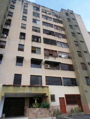 Apartamento En Res.los Pinos, La Campiña - Naguanagua. Lema-948