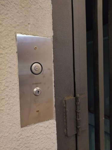 Imagen 2 de 8 de Cocheras Cubiertas En Av. 7 Entre 38 Y 39 (plaza Olazabal) - La Plata