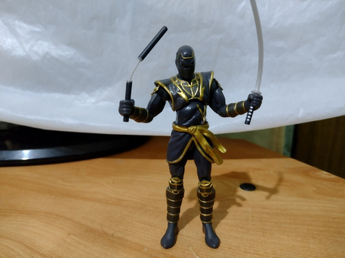 Marvel Universe 3.75 Ronin Hawkeye Hasbro 10 Cm (Usado)