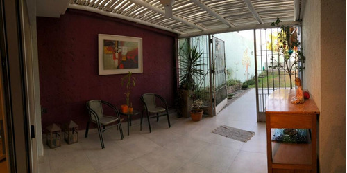 Venta - Casa 3dorm + Depto - Patio Y Pileta
