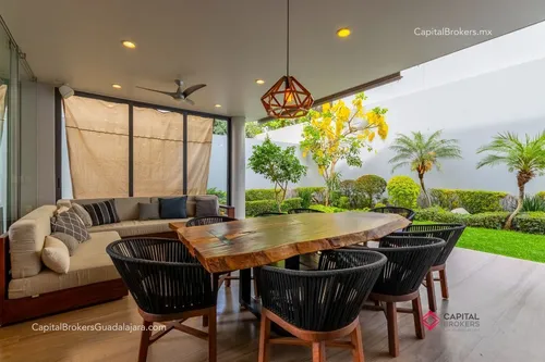 Casa De Lujo Con Alberca En Venta Zona Andares