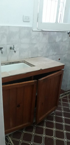 Ph En Alquiler De 2 Ambientes Con Patio En Sarandi - Con Detalles
