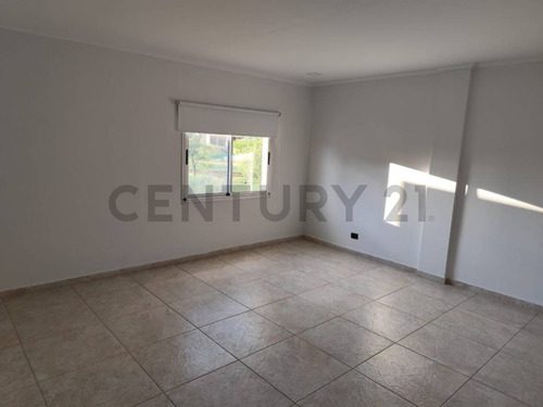 Venta Casa 5 Ambientes En Cruz Del Sur - San Vicente