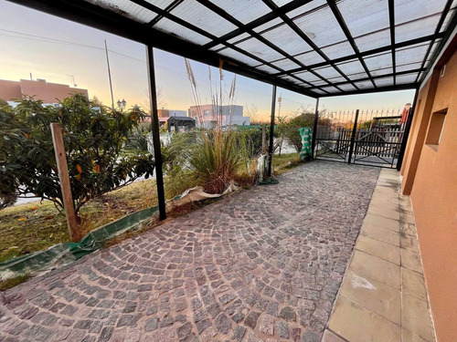 Imagen 4 de 26 de Venta Casa Con Jardin En Casas Santa Maria Tigre