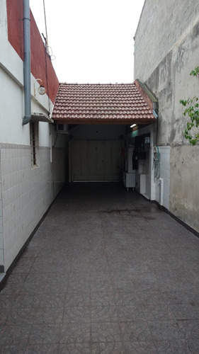 Casa Ubicada En Isidro Casanova, Partido De La Matanza, Excelente Ubicación.