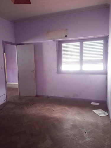 Imagen 1 de 7 de Venta Departamento Tipo Ph En Segundo Piso Por Escalera En Almagro