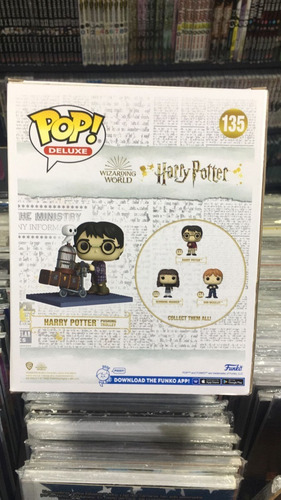 Imagen 3 de 4 de Funko Pop! Harry Potter Deluxe - Harry Pushing Trolley #135