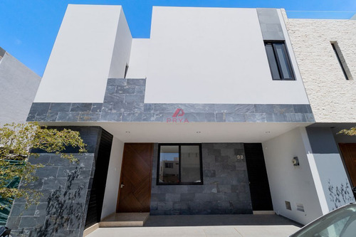 Casa En Venta En Coto Fonteé, Solares Zapopan Jalisco.