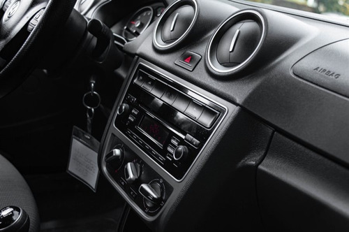 Volkswagen Gol Sedan - Motorland Permuto / Financio