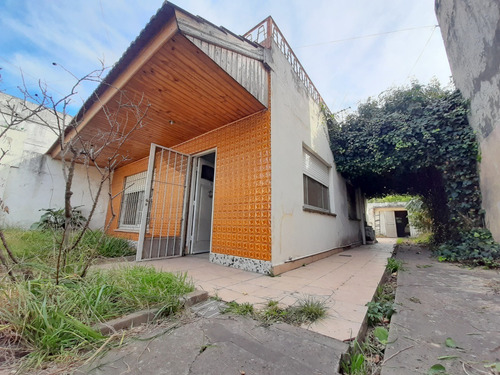 Imagen 26 de 27 de Venta De Casa De 3 Amb Con Cochera Pasante Y Amplio Lote.