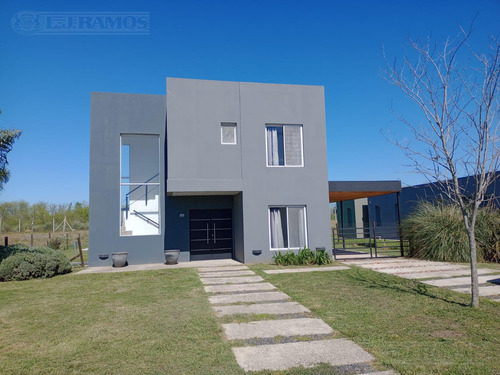 Casa En Venta San Sebastian Área 10 Al Verde Apto Credito Mb