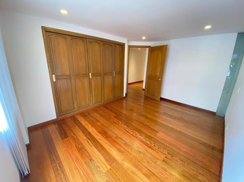 Imagen 10 de 21 de Apartamento En Arriendo Los Rosales 90-65776