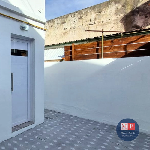 Venta Ph 2 Ambientes En Planta Baja Por Pasillo Al Fondo En Villa Lourdes