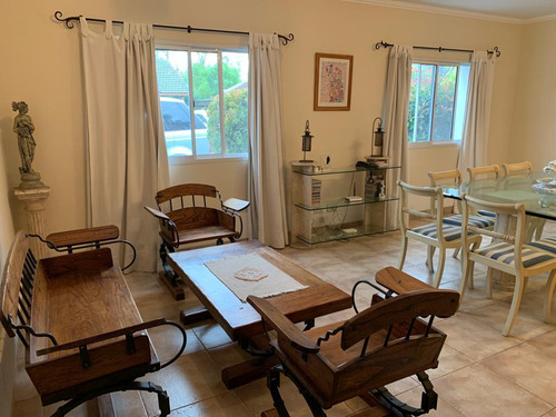 Casa En Venta En Altos De Las Condes, Pilar