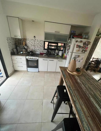 Casa En Venta - 3 Dormitorios 2 Baños - Cocheras - 299mts2 - Ituzaingó