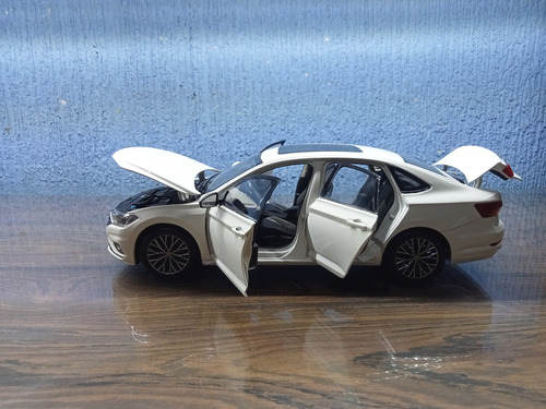 Volkswagen Jetta/sagitar Escala 1/18 1:18 1 18 Blanco (Usado)