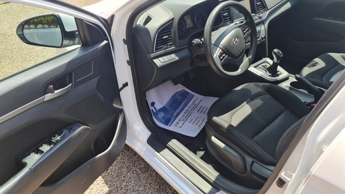 Imagen 8 de 15 de Hyundai Elantra 2018 2.0 Gls Premium At