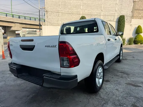Toyota Hilux 2.7 Cabina Doble Base Mt