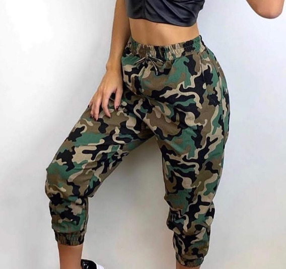 calça cargo camuflada feminina