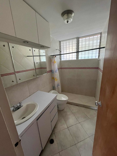 Imagen 14 de 22 de Apartamento Recien Remodelado De 3 Habitaciones Y 2 Baños