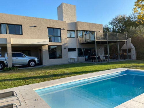 Espectacular Casa Sobre El Río/lago Y Cerca Del Centro