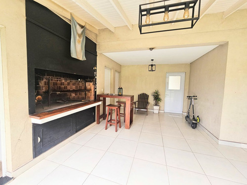 Venta Casa 6 Ambientes La Cesarina Pileta Climatiz