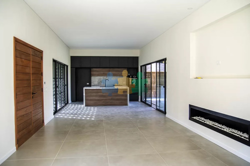 Chalet En El Golf De 4 Dormitorios En Venta A Estrenar - Ref : Eqp6290