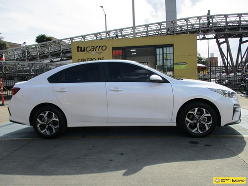 Imagen 4 de 15 de Kia Cerato Vivro Vibrant 1600cc Mt Aa
