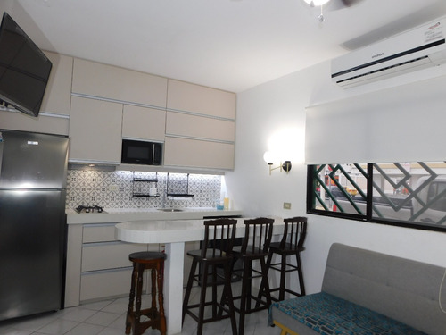 Salinas Sector Malecón Yacht Club- Ubicación Central A 3 Cuadras Playa- Mar Departamento Tipo Estudio Amoblado Equipado Área Tranquila-segura- Comercial