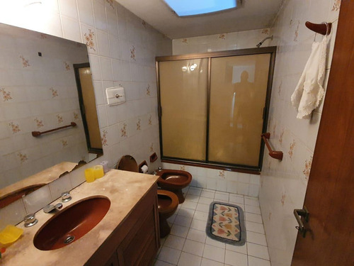 Excelente Chalet De 5 Ambientes.