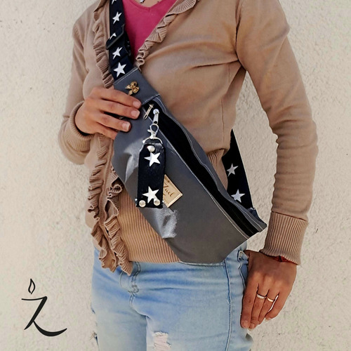 Riñonera Mujer Zael Milan: Estilo Y Comodidad En Movimiento Gris Oscuro Cinta Estrella Blanca