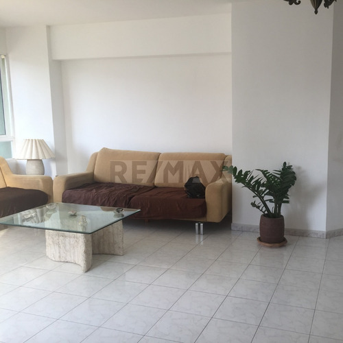 Imagen 3 de 10 de En Venta Amplio Apartamento En Residencias Riazor En Lecheria