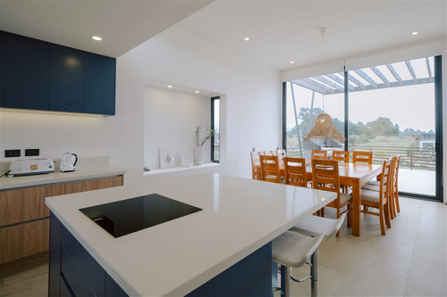 Moderna Y Nueva Casa En Condominio Polo De Maitencillo