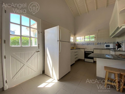 Casa - La Arbolada - En Barrio Priado -punta Del Este