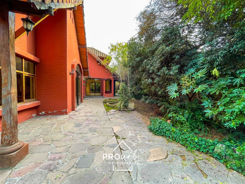 Casa En Venta De 5 Dorm. En Las Condes