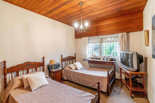 Imagen 25 de 30 de Venta Casa 5 Amb. Jardin.pileta. Punta Chica