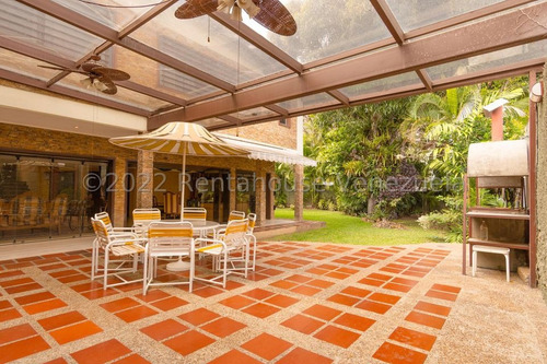 Colinas De Los Ruices !! Espectacular Quinta 802 M2 Terreno, 650 M2 Const., 4 Hab, 2 Estudios, 6 Baños, 4 Pe, Bar, Parrilera, Planta Eléctrica, Hermosas Áreas Verdes Y Sociales. Una Verdadera Joya !!