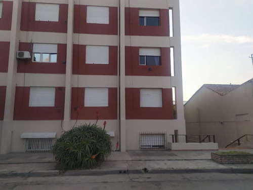 Imagen 9 de 9 de 1 Ambiente Con Balcón Saliente