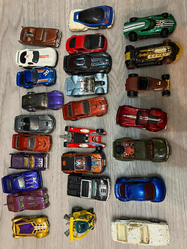 Lote 26 Autos Hot Wheels