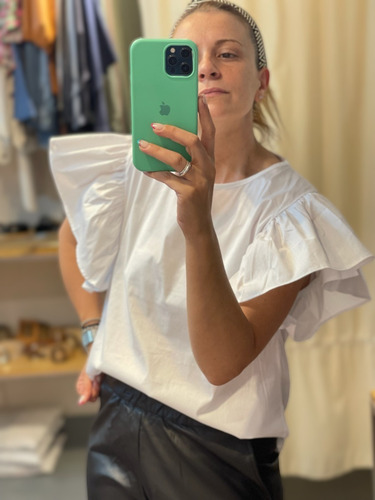 Imagen 2 de 7 de Blusa Con Super Volados En Las Mangas