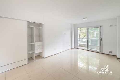 Imagen 2 de 9 de Amplio Monoambiente. Balcón Al Frente. Patio De Uso Exclusivo En Venta - Pichincha