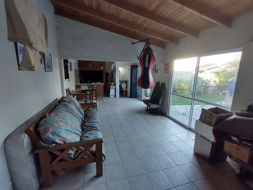 Calle 78 E/ 2 Bis Y 3. Vendo Casa Desarrollada En Dos Plantas S/ Lote 10 X 31 Mts.