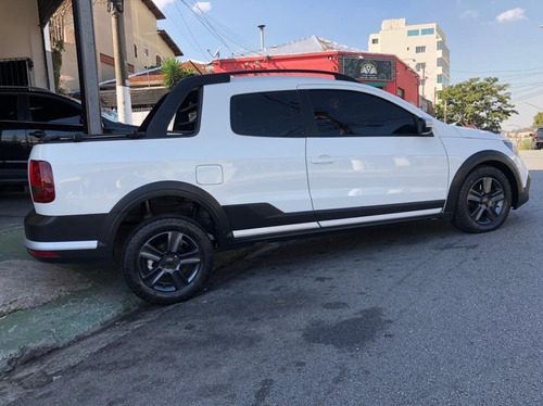 Imagem 4 de 9 de Volkswagen Saveiro 1.6 Cross Cd 16v 2017