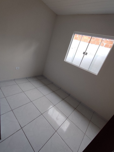 Casa À Venda Com Ótima Localização.
