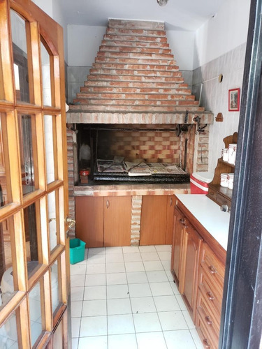 Venta Barrio Naon Chalet De 5 Amb. C/cochera.