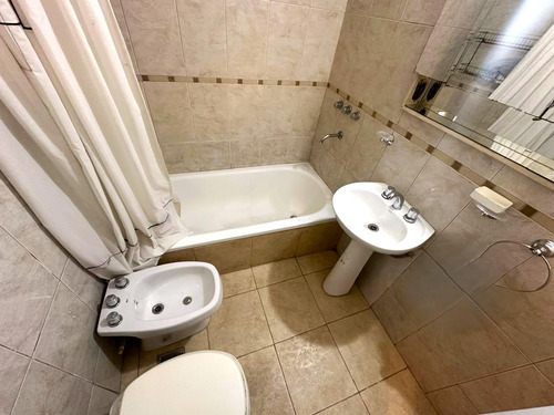 Departamento De 3 Ambientes Lateral En Pleno Villa Crespo