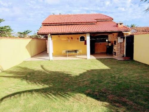 Imagem 8 de 14 de Casa Com Amplo Quintal A 100 Metros Do Mar
